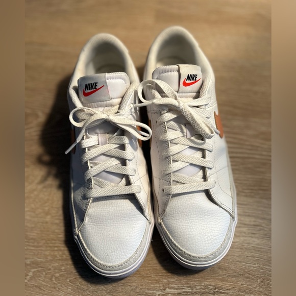 Nike Tennis Shoes Size 9.5 - Picture 5 of 6